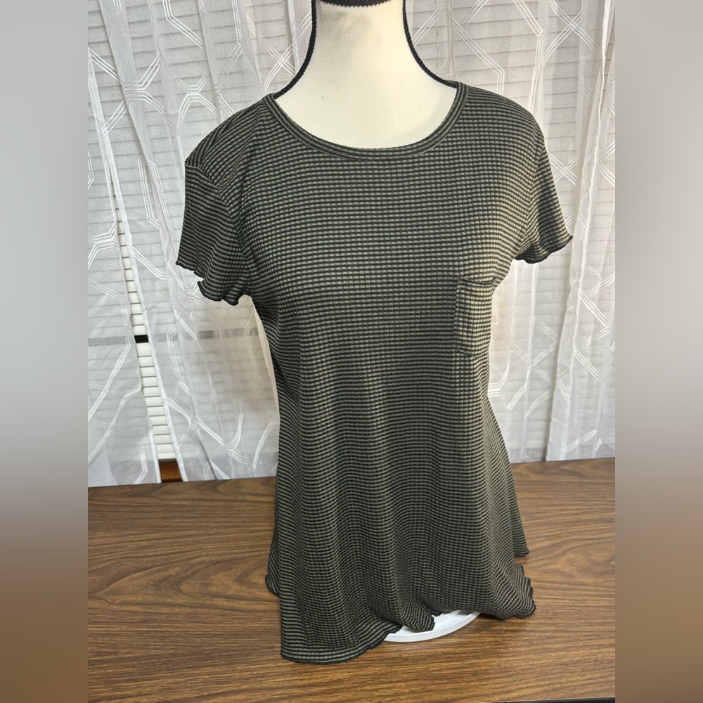 Eye Candy XL  short sleeve scoop neck stripped tee w/pocket 27”L 16” p2p